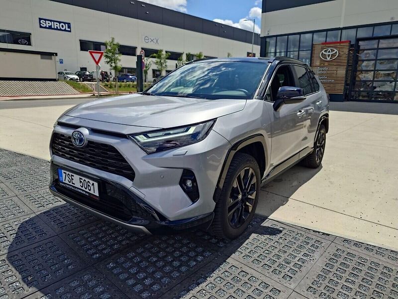 Toyota RAV4 SELECTION 4x4 2.5L HYBRID - fotka 3 z 14