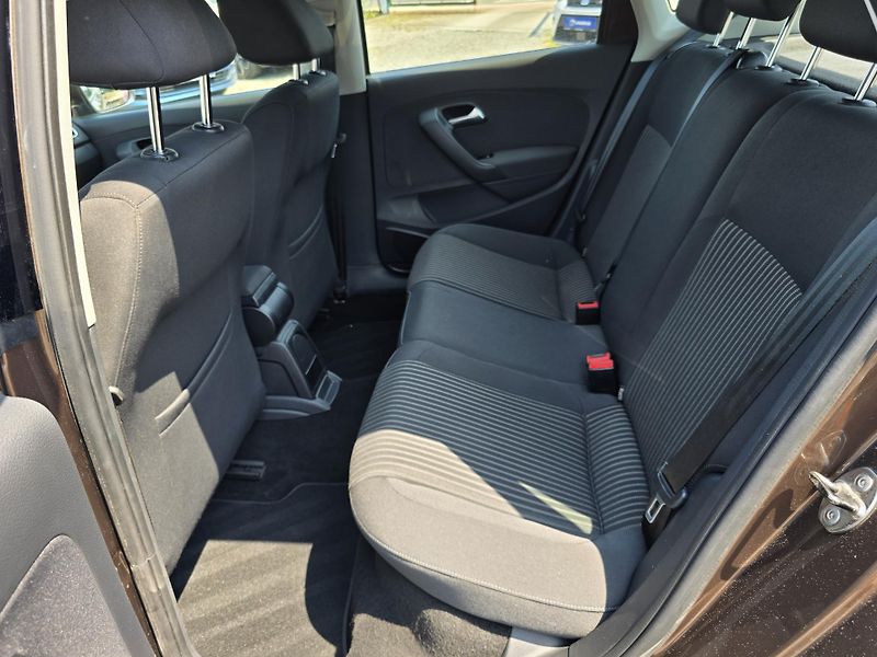 Volkswagen Polo 1.2 TSI 66 KW HIGHLINE - fotka 14 z 20