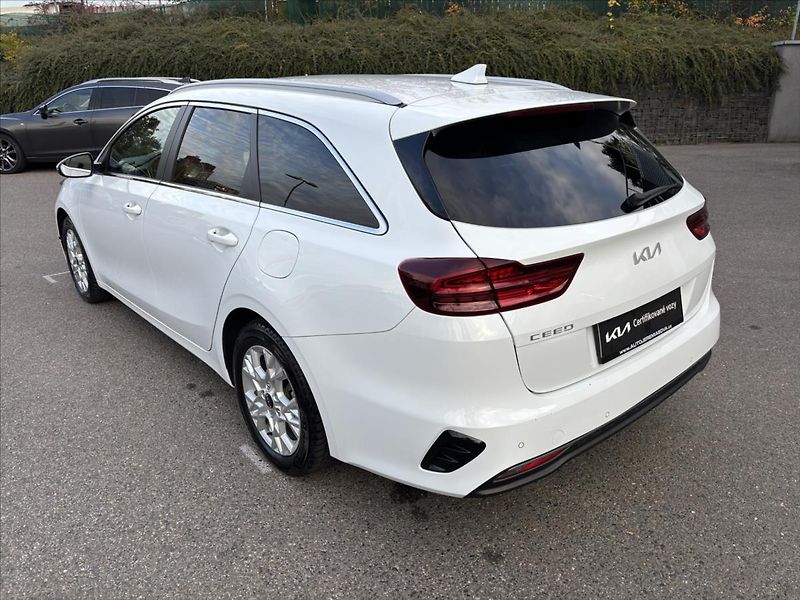 Kia Ceed 1,5 TGDi 118kW TOP ZÁRUKA NAVI - fotka 3 z 39