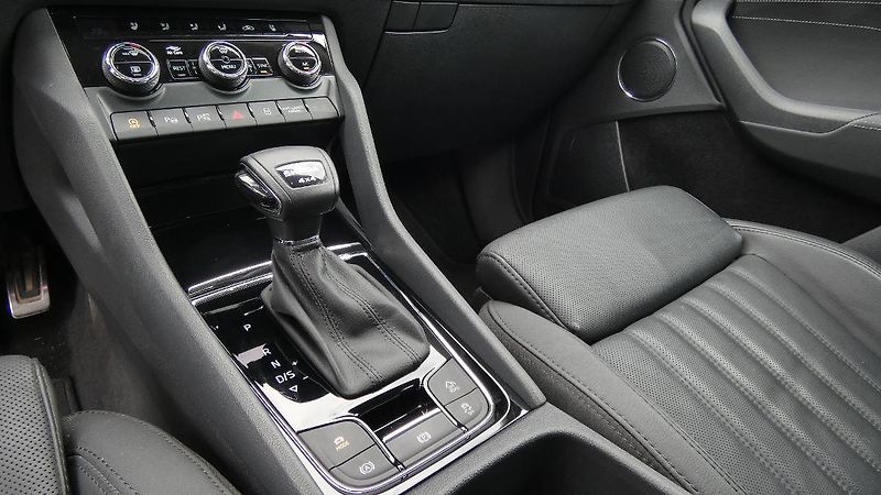 Škoda Kodiaq 2,0 TSI 140 kW L&K 4x4 DSG - fotka 6 z 27
