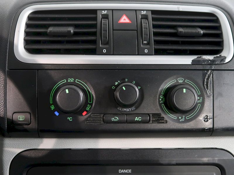 Škoda Roomster (2007) STYLE 1.4i 16V 63KW TAŽNÉ - fotka 18 z 26