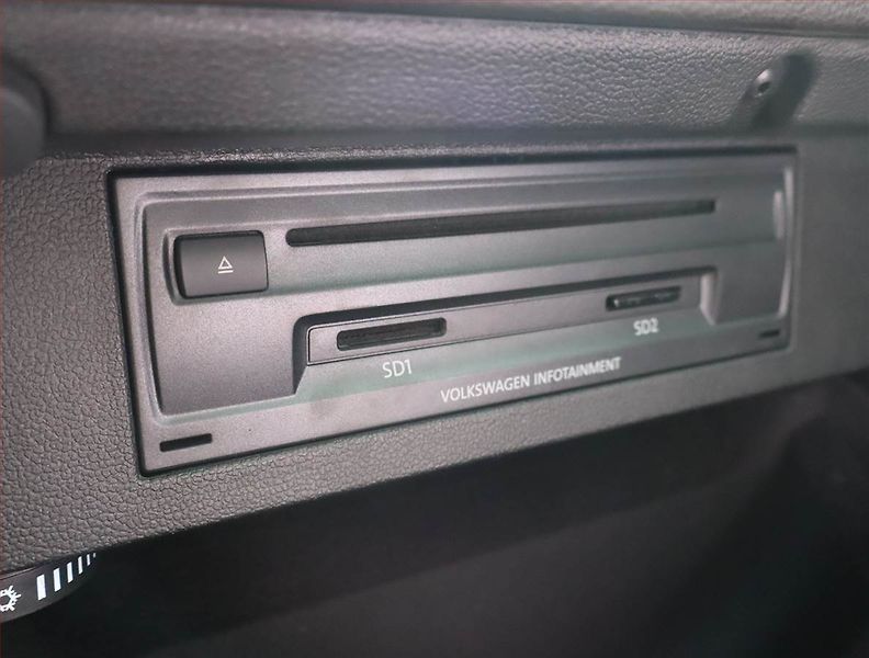 Volkswagen Passat (2015) 1.8 TSI, Automat, Serv.kniha - fotka 23 z 24