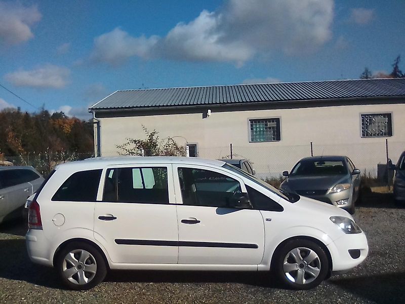 Opel Zafira (2009) 1.6i 16V, 7míst, 2.majitel - fotka 3 z 29