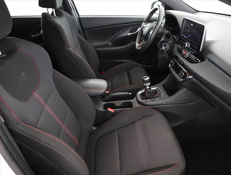 Hyundai i30 (2022) N-Line 1.5 T-GDI MHEV - fotka 7 z 21