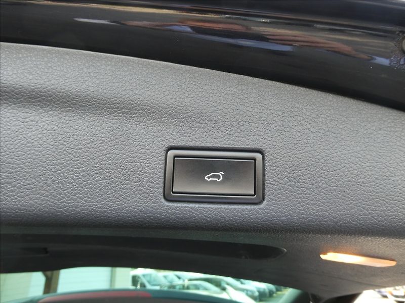 Volkswagen Sharan 2,0 TDi 110kW serviska, závěs - fotka 27 z 50