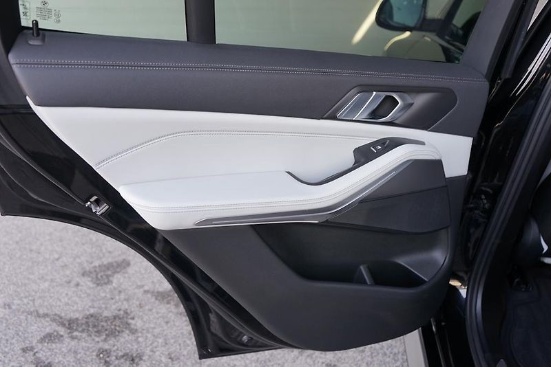 BMW X5 (2023) - fotka 25 z 28
