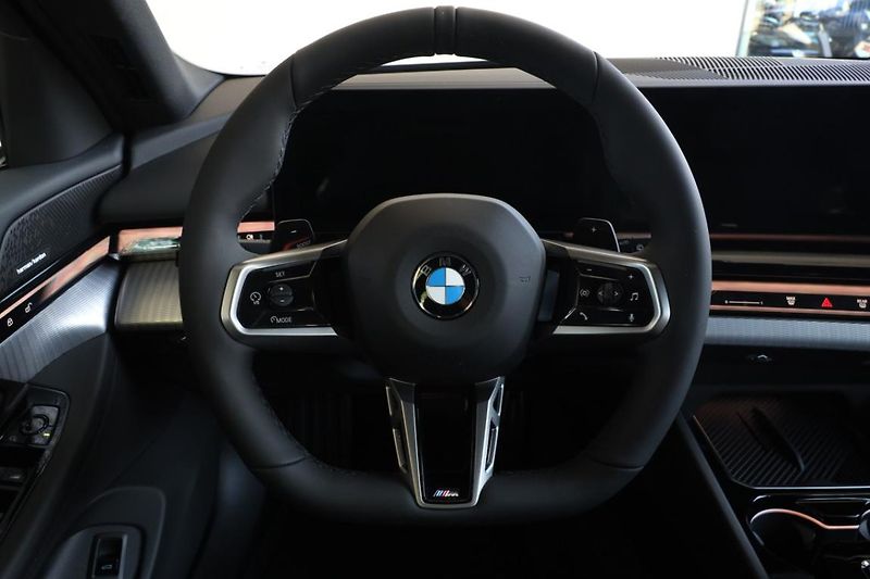 BMW Řada 5 540d xDrive Touring - fotka 10 z 18