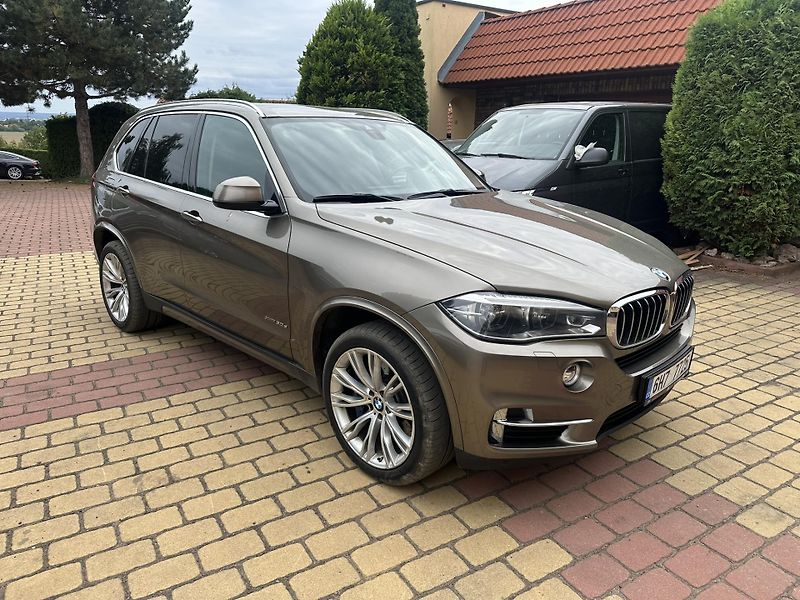 BMW X5 x DRIVE 30D - fotka 3 z 28