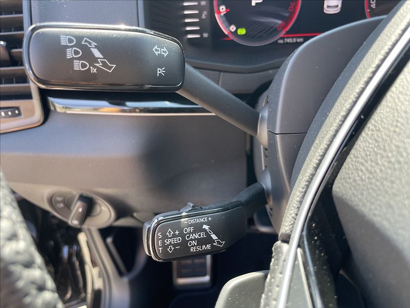 Škoda Karoq 1,5 TSi 110kw SPORTLINE 1maj C - fotka 17 z 36