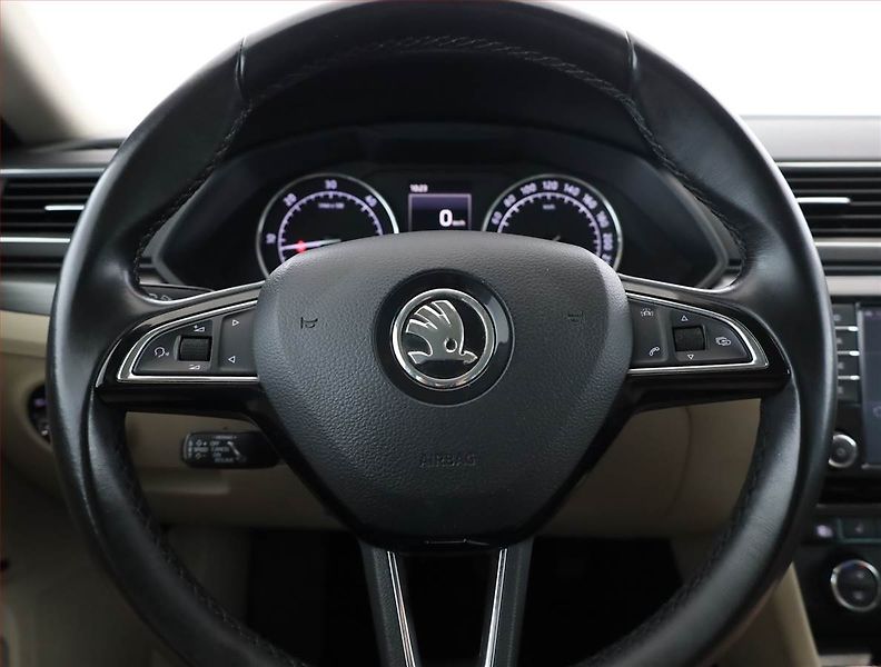 Škoda Superb (2016) Style 2.0 TDI, Kůže, Navi - fotka 8 z 21