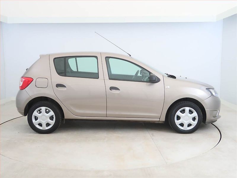 Dacia Sandero (2013) 1.2 16V - fotka 6 z 12