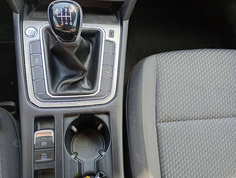 Volkswagen Passat (2021) 2.0 TDI, 110 kW tažné LED manu - fotka 9 z 26