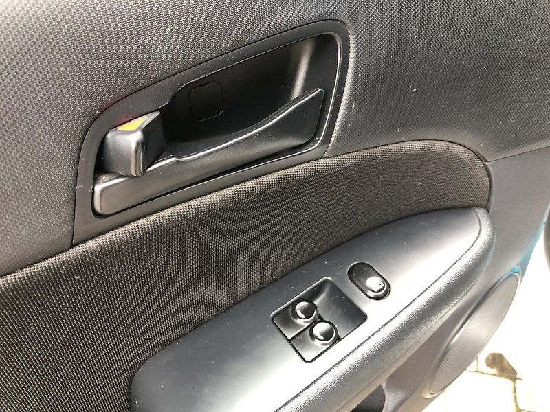 Hyundai i30 (2009) 1.4 16V - fotka 22 z 33