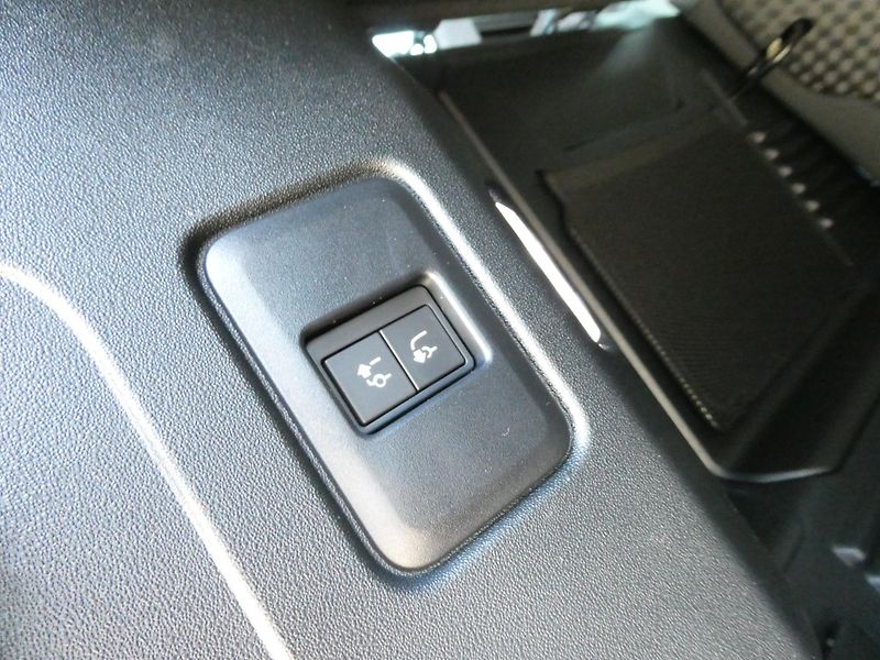 Land Rover Defender (2026) 110 3,0 X-Dynamic SE D250 - fotka 32 z 35