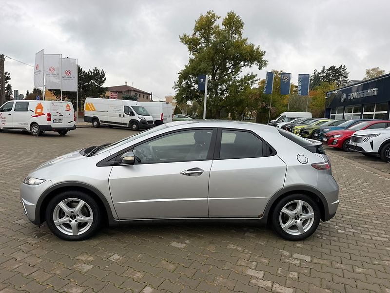 Honda Civic 1.4i Comfort 100 MAN6 - fotka 18 z 26