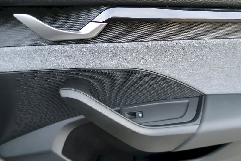 Škoda Octavia (2024) Top Selection 2.0 TDI 110 kW D - fotka 17 z 28