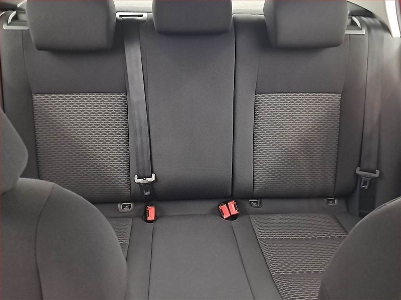 Volkswagen Golf (2011) 1.6 TDI, Tempomat - fotka 10 z 16
