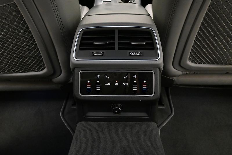 Audi A6 3,0 TDI 210 kW QUATTRO S-LINE - fotka 21 z 32