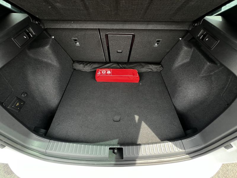 Cupra Ateca VZ 2.0TSI DSG 221kW 1.Maj DPH - fotka 23 z 25