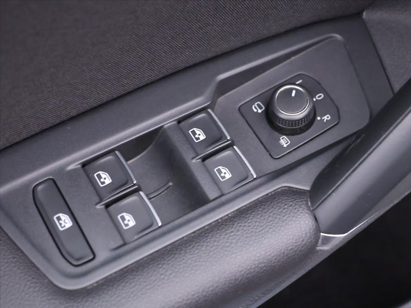 Volkswagen Tiguan 2,0 TDI 176kW DSG Highline DPH - fotka 16 z 39