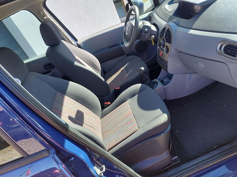 Renault Modus (2009) 1.2i-16v - fotka 17 z 25