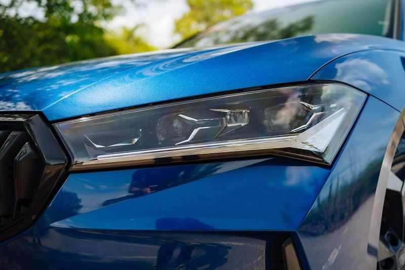 Škoda Superb (2025) 2.0 TDI, Sportline, Navigace - fotka 7 z 31