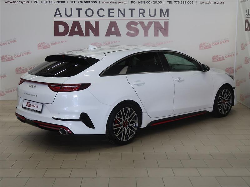 Kia ProCeed 1,6 T-GDI GT 150KW CZ TOP STAV - fotka 4 z 40