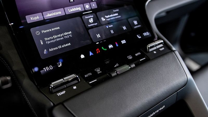 Porsche Cayenne Electric HuD Pano Display spol - fotka 16 z 18