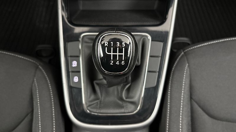 Škoda Fabia 1.0 TSI Style - fotka 22 z 23