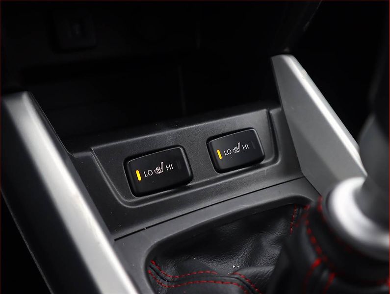 Suzuki Vitara (2017) 1.4 BoosterJet, 4X4, ČR,1.maj - fotka 16 z 19