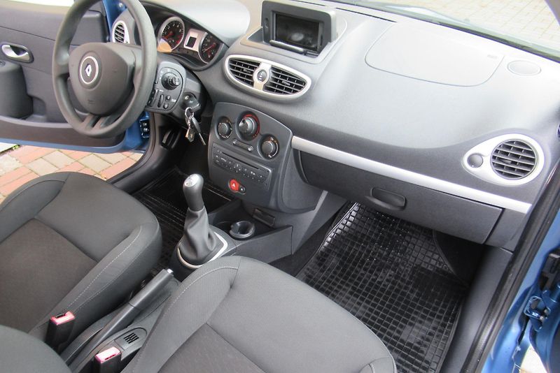 Renault Clio 1.2i  KLIMA  NAVIGACE - fotka 11 z 21