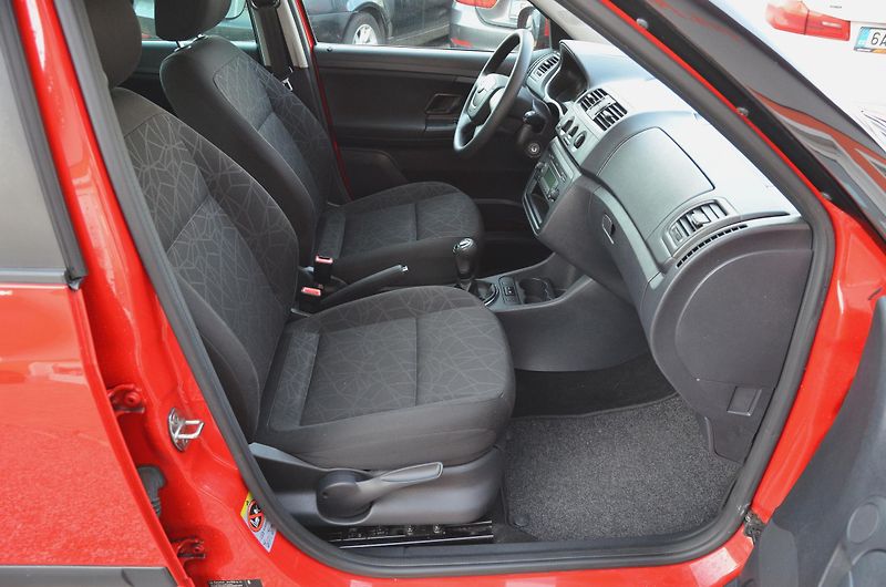 Škoda Fabia (2012) 1.2 TSi 63kW AMBITION / ALU - fotka 15 z 29