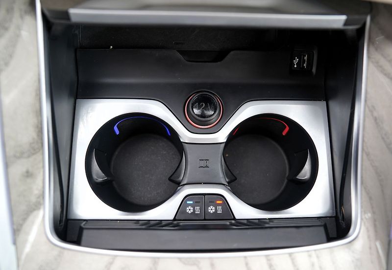 BMW X6 M50i xDrive Lasery, ČR, 530PS - fotka 47 z 48