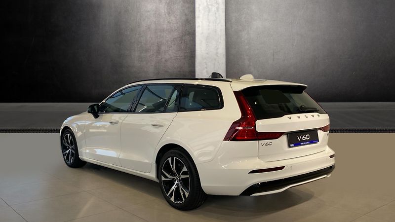 Volvo V60 (2026) PLUS DARK, B4, 145+10 kW / 197 - fotka 4 z 14