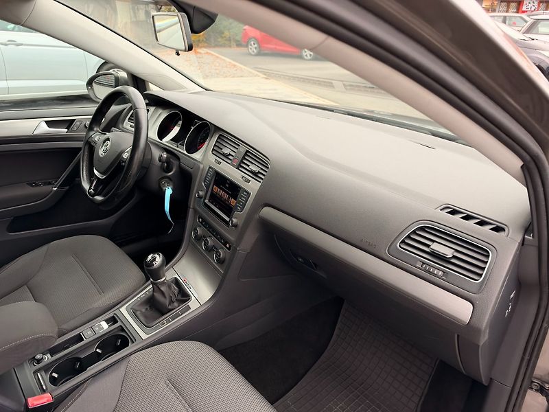 Volkswagen Golf (2015) Variant 1.6TDI 4Motion 81kW - fotka 26 z 37