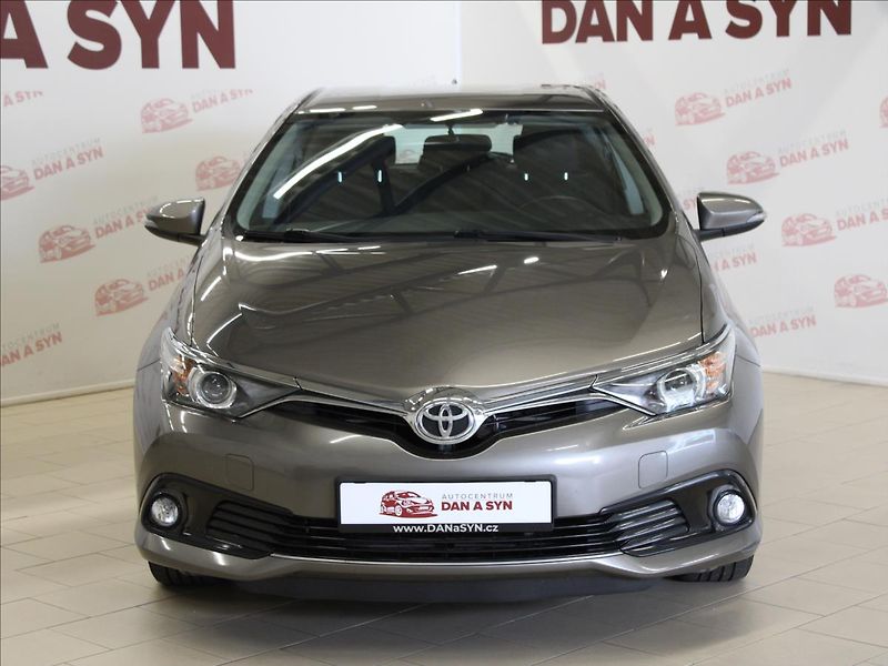 Toyota Auris 1,2 Turbo navi aut. Klima - fotka 2 z 31