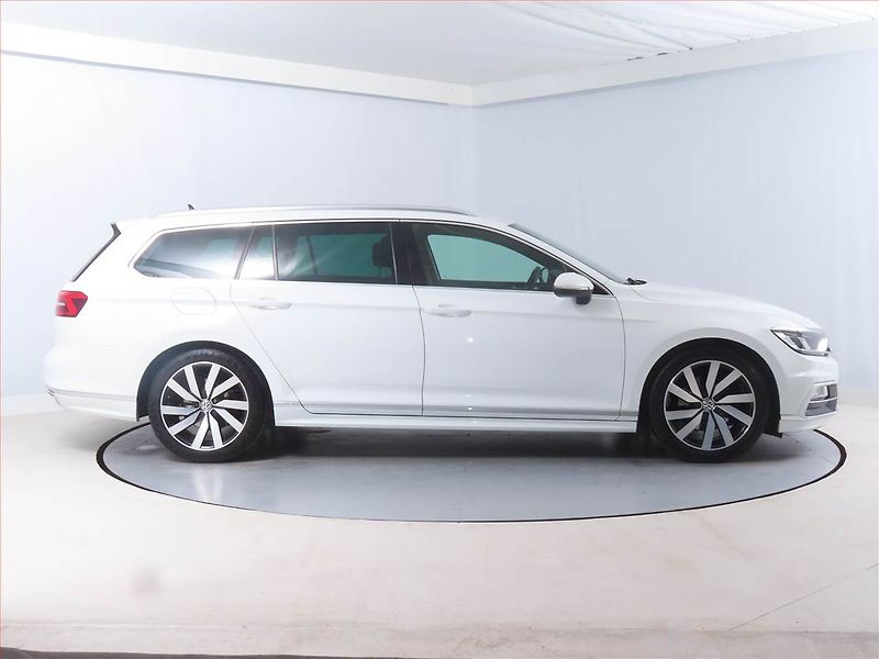 Volkswagen Passat (2016) R-Line 2.0 TDI, Serv.kniha - fotka 6 z 14