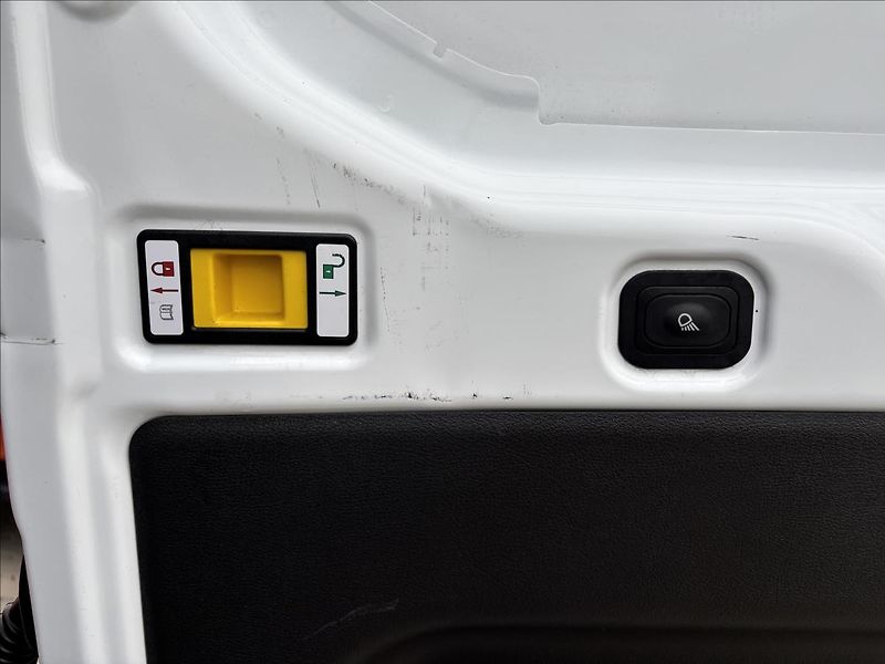 Ford Transit 2,0 EcoBlue 96kW L3 - fotka 13 z 40