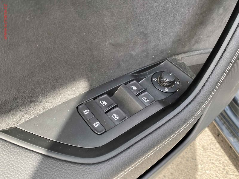 Škoda Superb (2021) 2.0 TDi, SportLine, DSG, LED - fotka 13 z 20