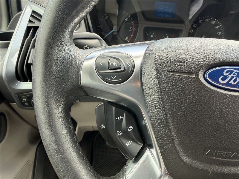 Ford Tourneo Custom 2.2 TDCi Titanium 8míst - fotka 13 z 22
