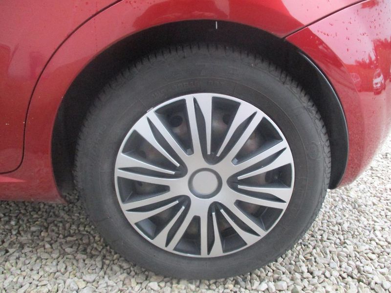 Fiat Grande Punto 1.4i KLIMA +SADA PNEU - fotka 28 z 31