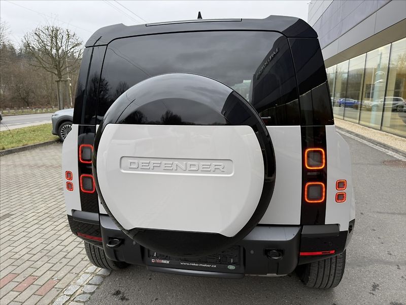 Land Rover Defender 3,0 X-DYNAMIC SE D250 - fotka 8 z 29