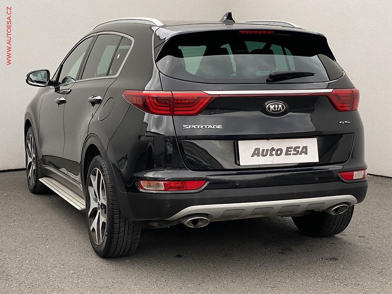 Kia Sportage (2016) 2.0 CRDi, GT Line, panor - fotka 6 z 20