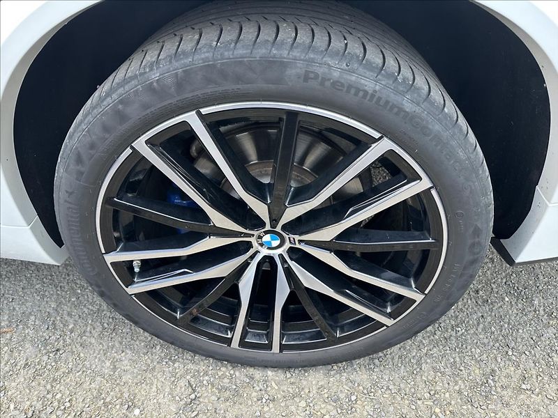 BMW X5 3,0 xDrive 30d M-SPORT LASER - fotka 33 z 38