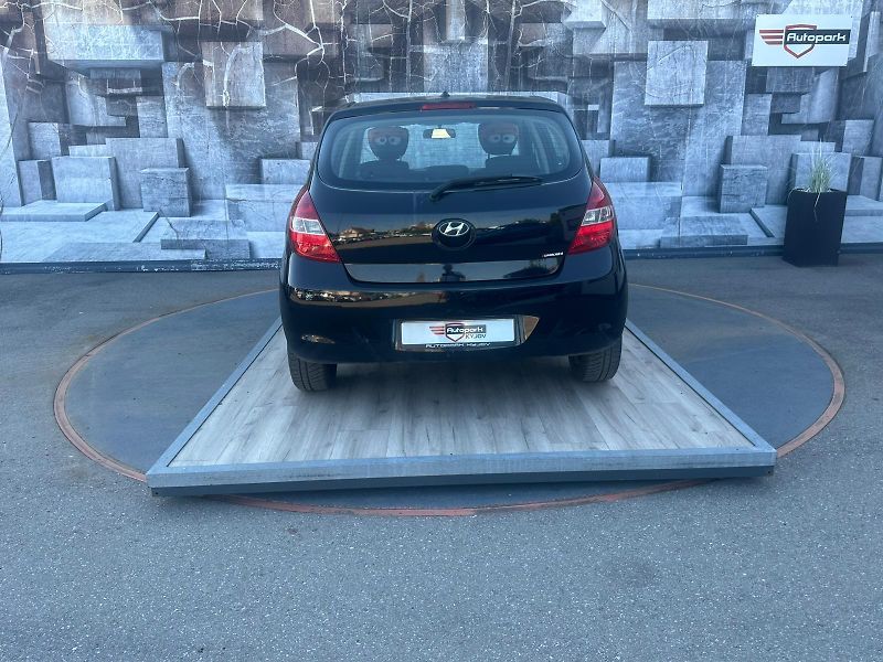 Hyundai i20 (2009) 1.2i, 57KW - fotka 7 z 20