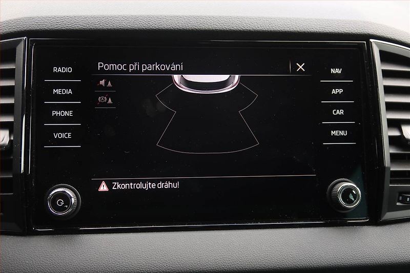 Škoda Karoq (2023) Sportline 1.5 TSI - fotka 19 z 20
