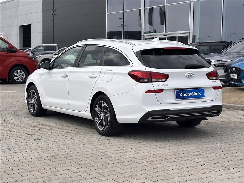 Hyundai i30 1,5 mHEV Family Smart 117kW - fotka 3 z 28