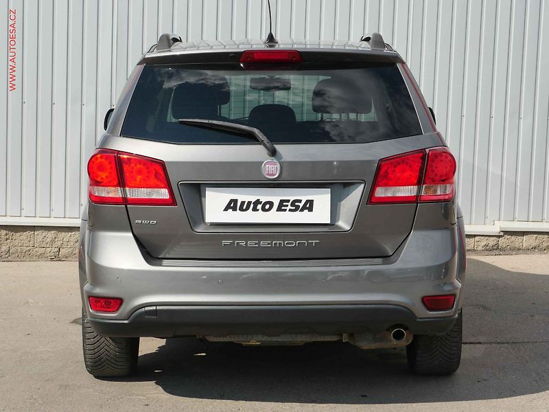 Fiat Freemont (2012) 2.0 JTD 4x4, 7míst, AT, navi - fotka 5 z 20
