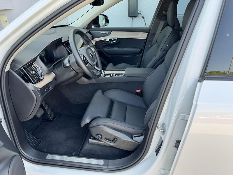 Volvo XC90 T8 AWD / 360 / kola/ REZERVACE - fotka 11 z 51