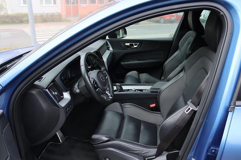 Volvo XC60 VOLVO XC60 T8 TWIN ENGINE R-DE - fotka 12 z 35